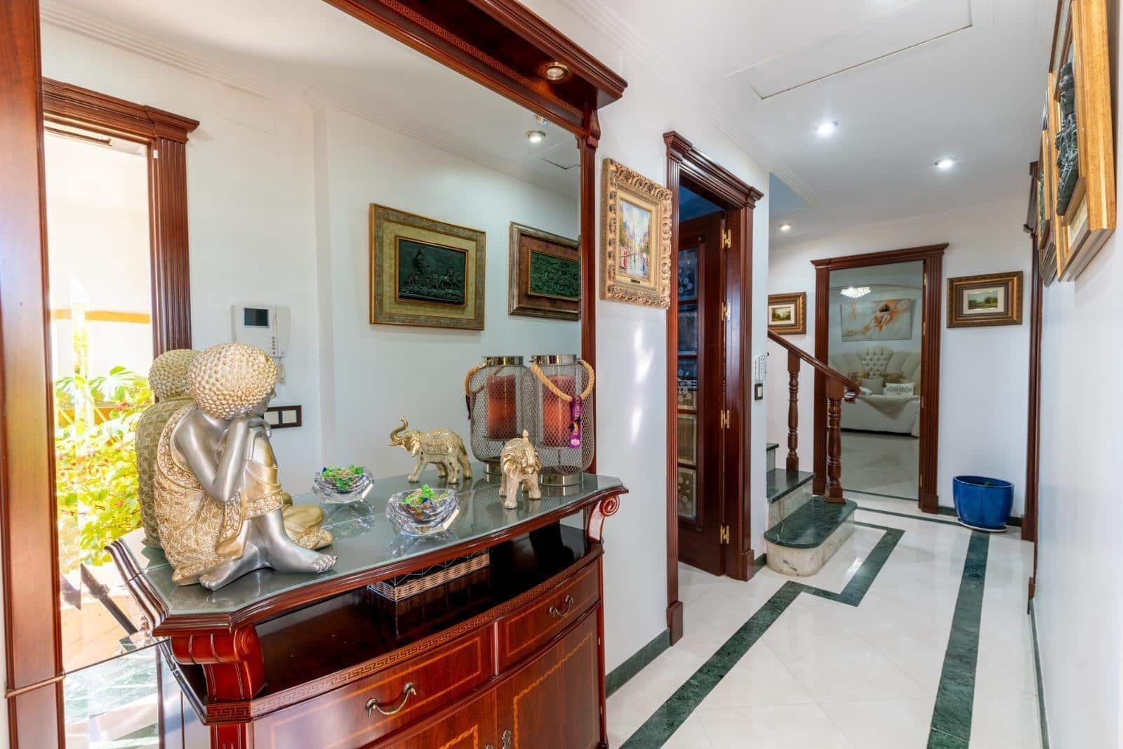 4 sovrum Villa till salu i Sanlucar la Mayor med pool - 650 000 € (Ref: 9903929)