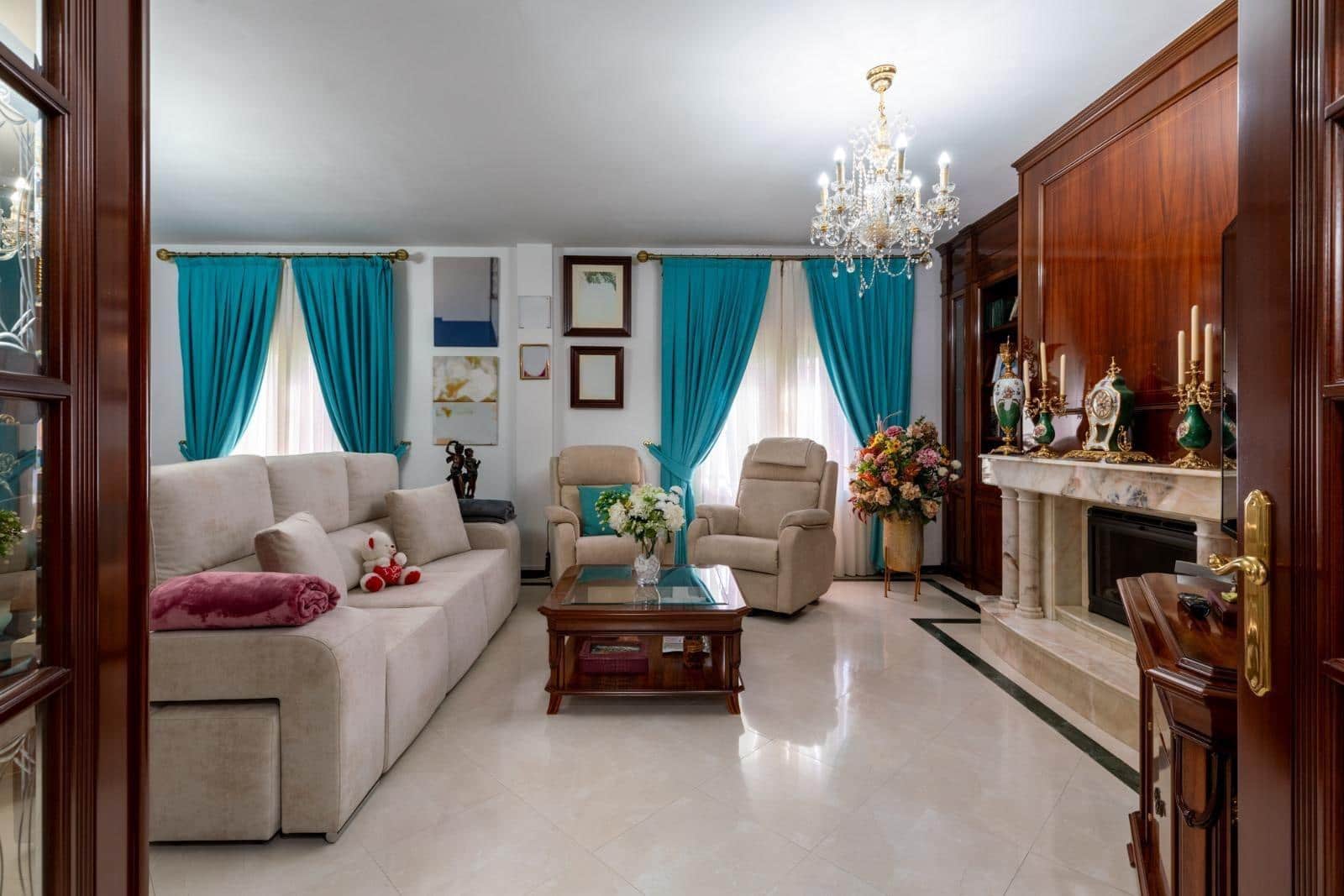 4 sovrum Villa till salu i Sanlucar la Mayor med pool - 650 000 € (Ref: 9903929)
