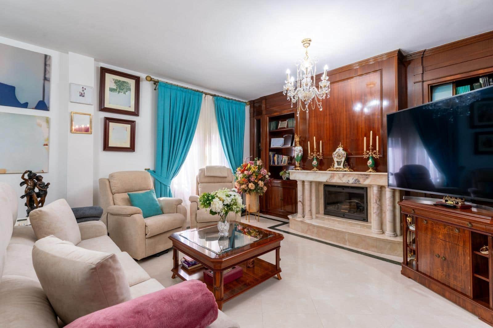 4 sovrum Villa till salu i Sanlucar la Mayor med pool - 650 000 € (Ref: 9903929)