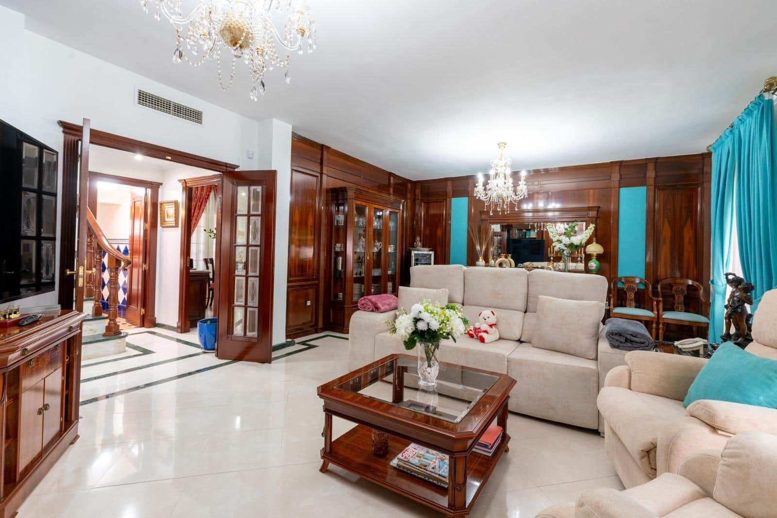 4 sovrum Villa till salu i Sanlucar la Mayor med pool - 650 000 € (Ref: 9903929)