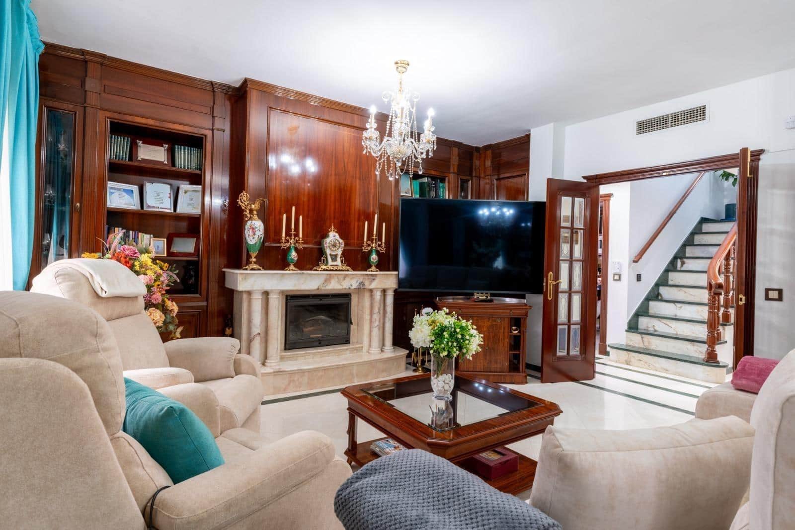 4 sovrum Villa till salu i Sanlucar la Mayor med pool - 650 000 € (Ref: 9903929)