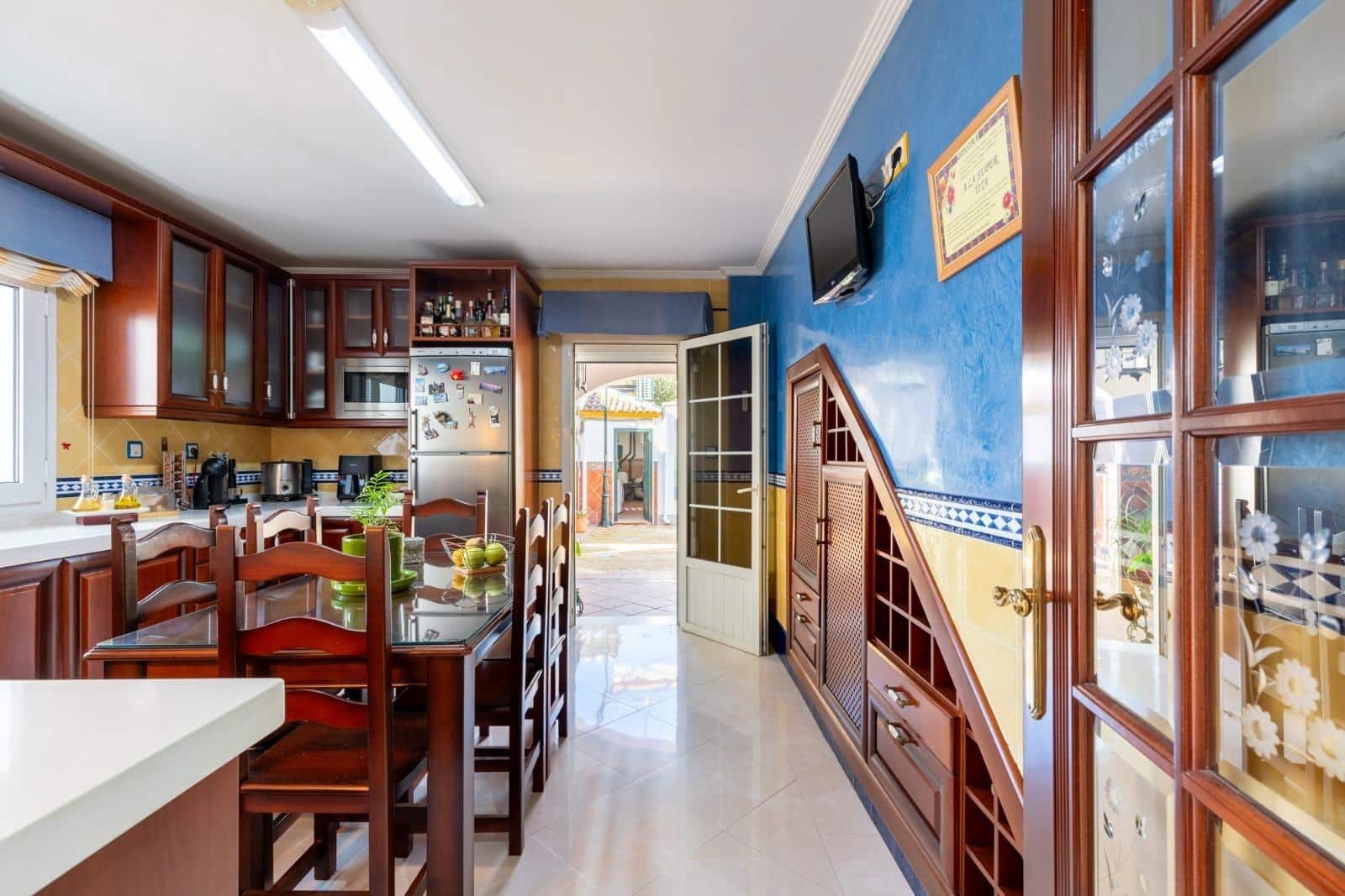 4 sovrum Villa till salu i Sanlucar la Mayor med pool - 650 000 € (Ref: 9903929)