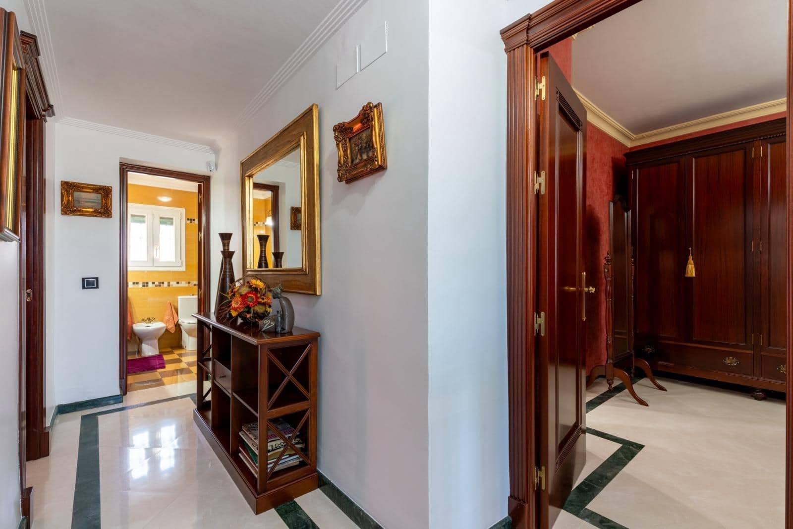 4 sovrum Villa till salu i Sanlucar la Mayor med pool - 650 000 € (Ref: 9903929)
