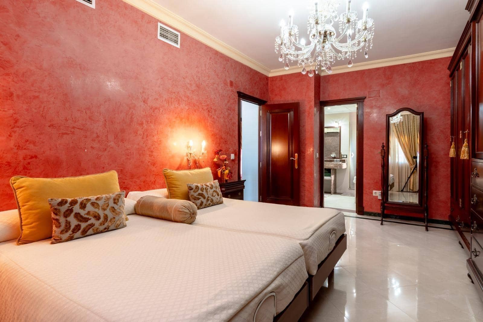 4 sovrum Villa till salu i Sanlucar la Mayor med pool - 650 000 € (Ref: 9903929)