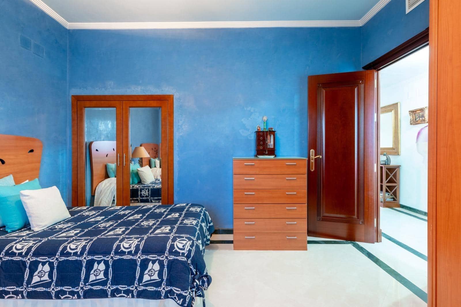 4 sovrum Villa till salu i Sanlucar la Mayor med pool - 650 000 € (Ref: 9903929)
