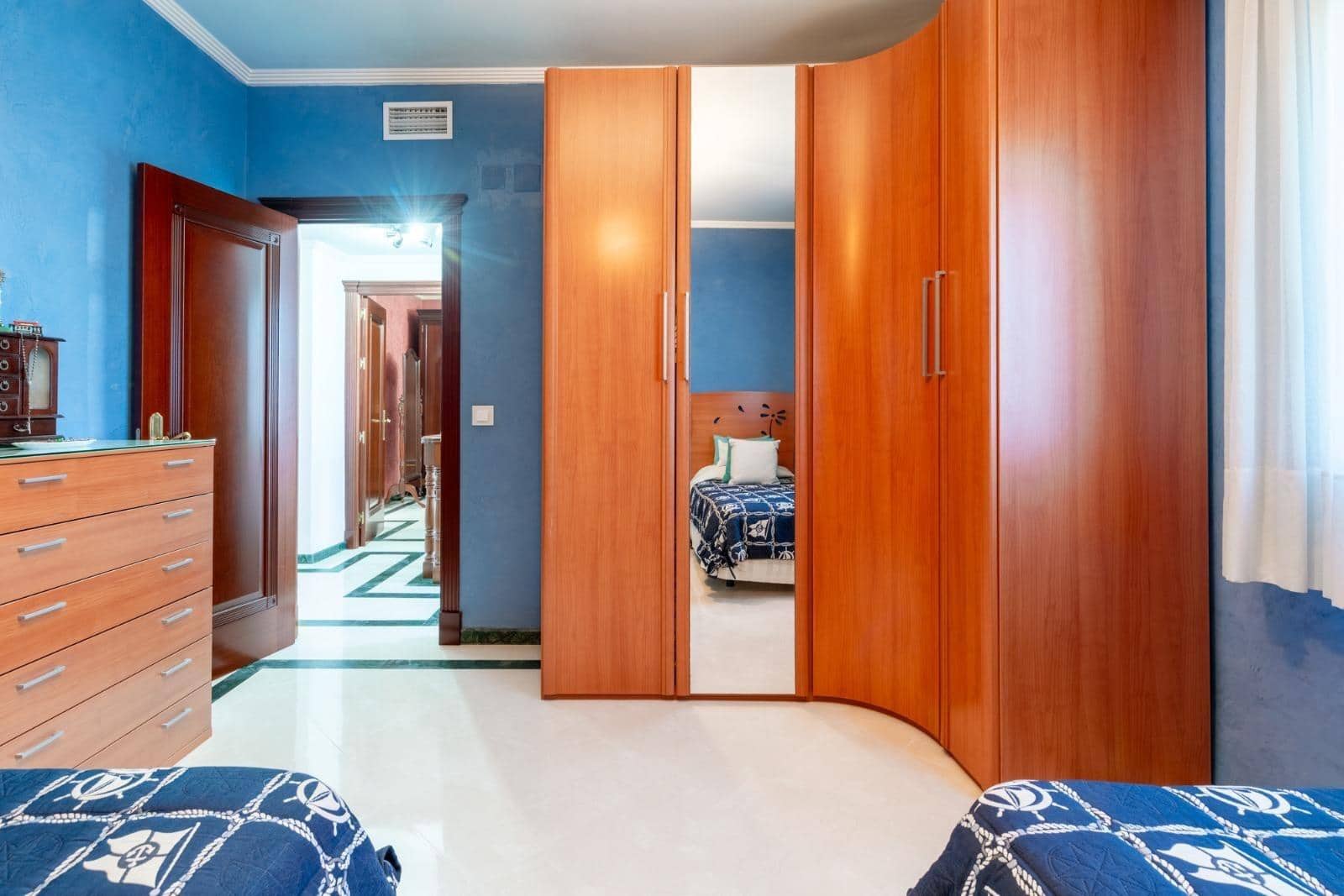 4 sovrum Villa till salu i Sanlucar la Mayor med pool - 650 000 € (Ref: 9903929)