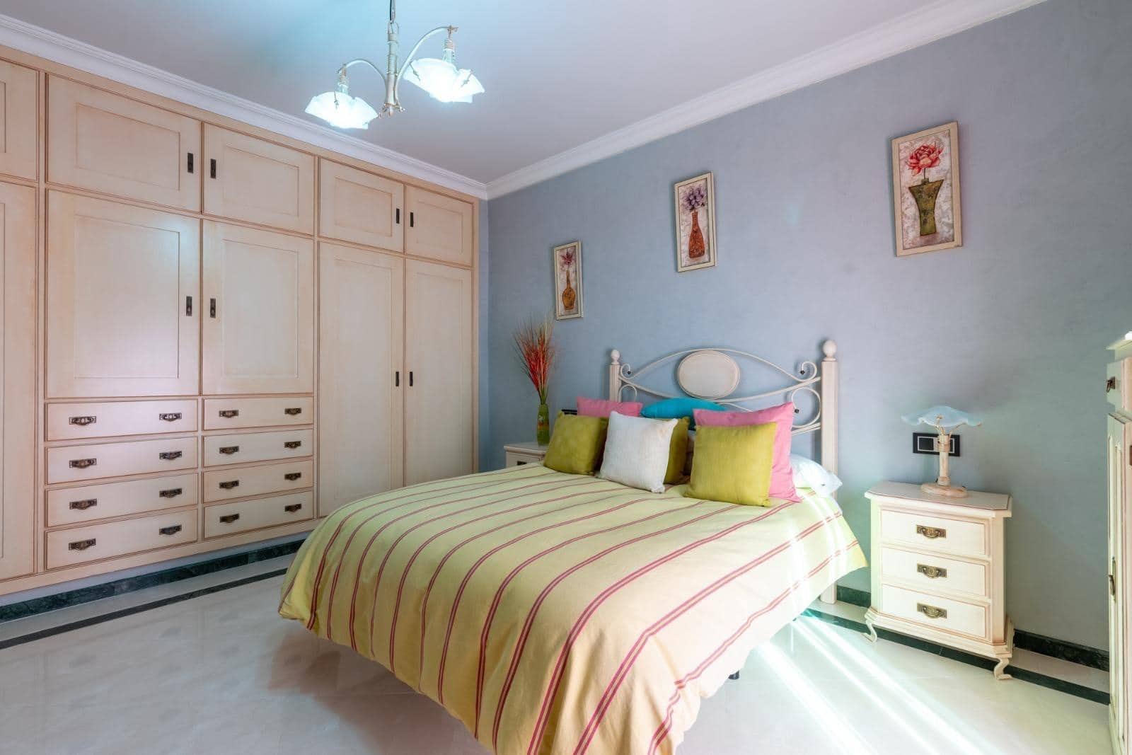 4 sovrum Villa till salu i Sanlucar la Mayor med pool - 650 000 € (Ref: 9903929)