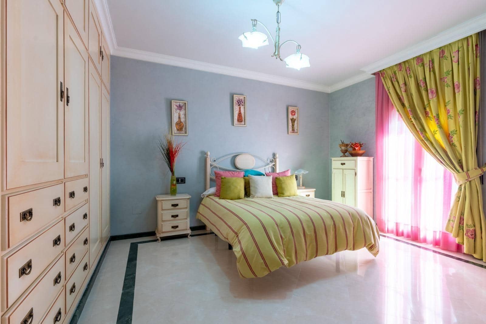 4 sovrum Villa till salu i Sanlucar la Mayor med pool - 650 000 € (Ref: 9903929)