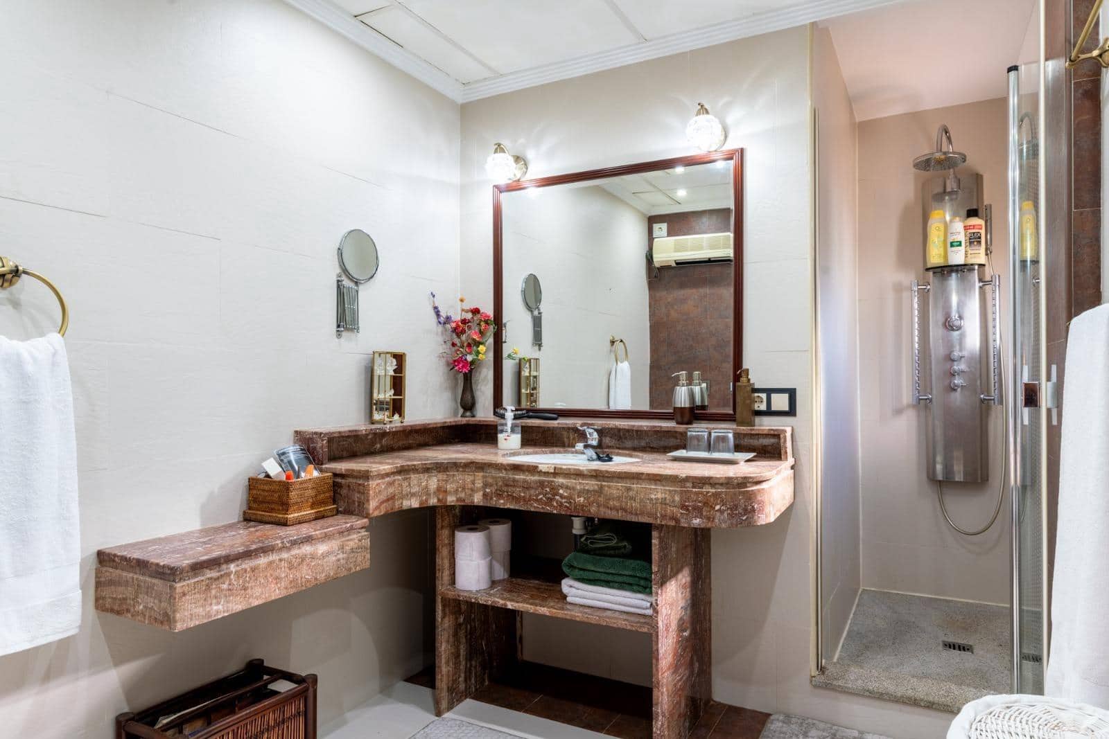 4 sovrum Villa till salu i Sanlucar la Mayor med pool - 650 000 € (Ref: 9903929)