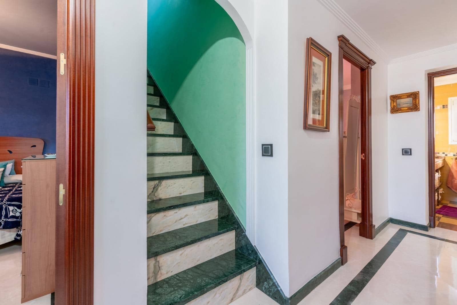 4 sovrum Villa till salu i Sanlucar la Mayor med pool - 650 000 € (Ref: 9903929)