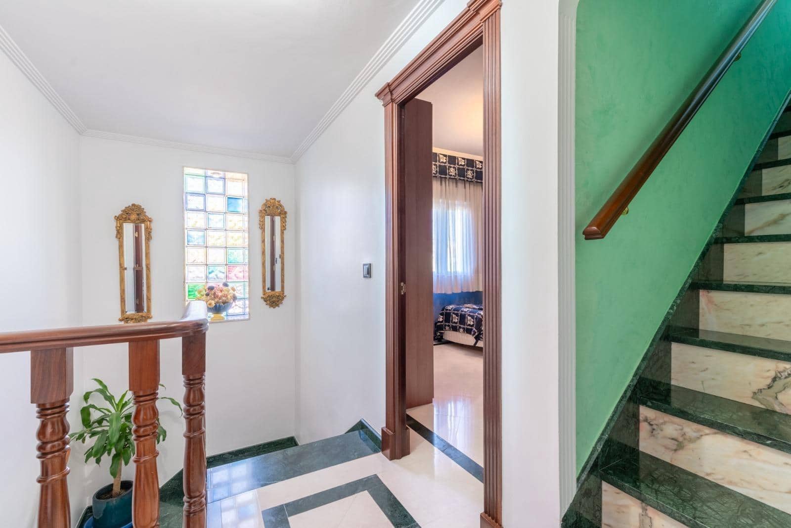 4 sovrum Villa till salu i Sanlucar la Mayor med pool - 650 000 € (Ref: 9903929)