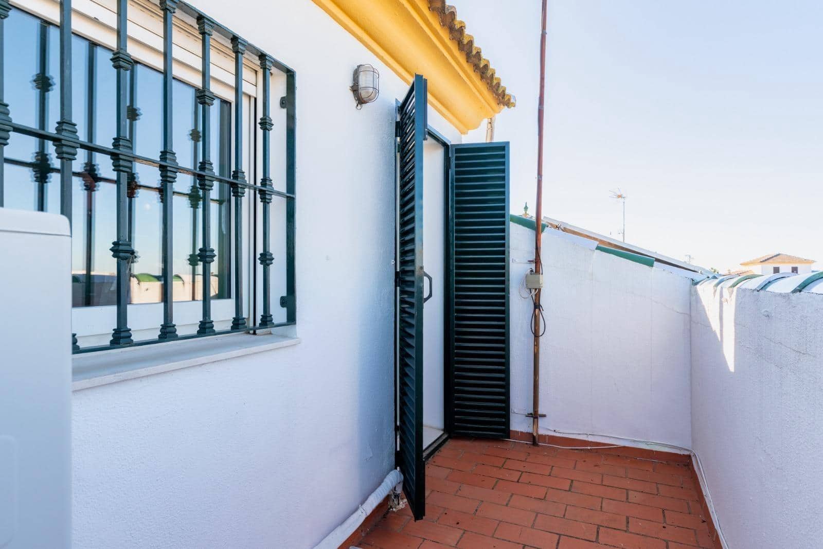 4 sovrum Villa till salu i Sanlucar la Mayor med pool - 650 000 € (Ref: 9903929)