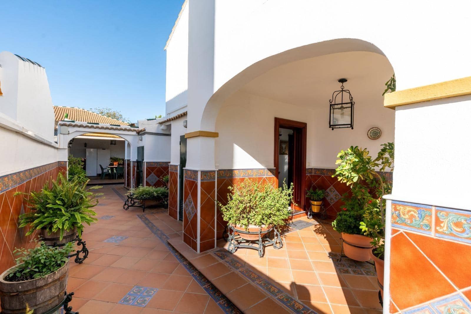 4 sovrum Villa till salu i Sanlucar la Mayor med pool - 650 000 € (Ref: 9903929)