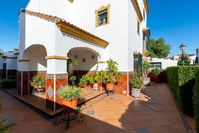 4 sovrum Villa till salu i Sanlúcar la Mayor med pool - 650 000 € (Ref: 9903929)