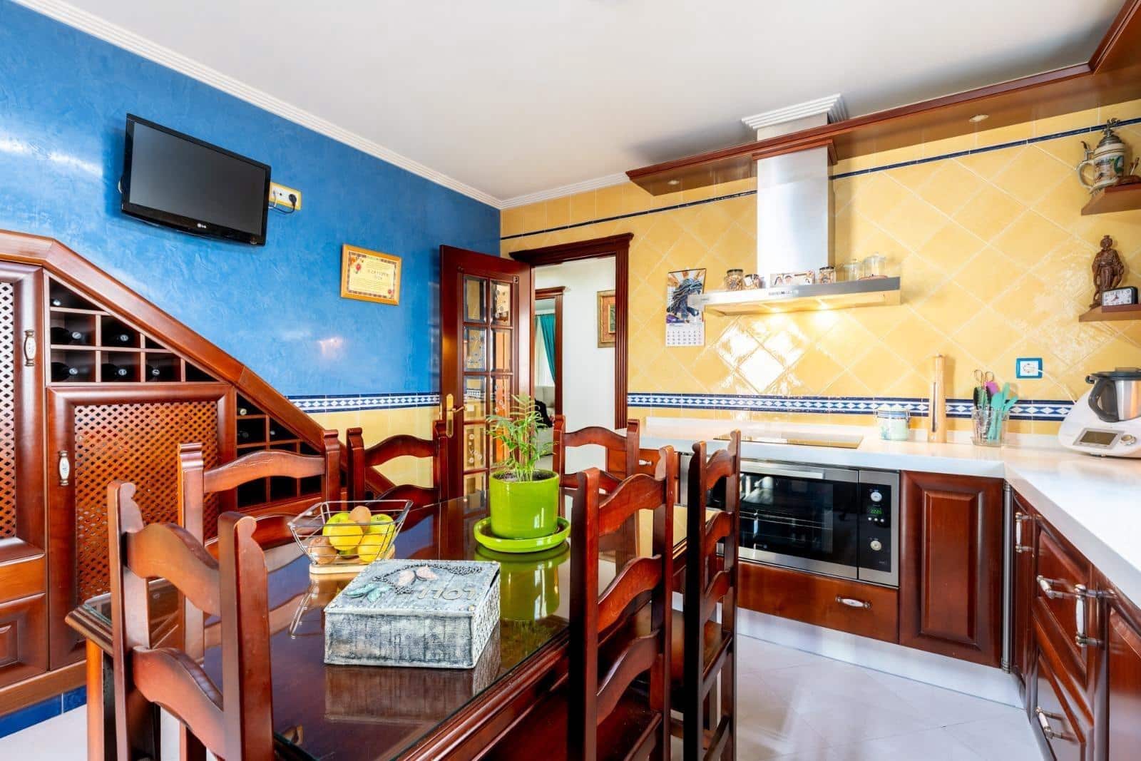 4 sovrum Villa till salu i Sanlucar la Mayor med pool - 650 000 € (Ref: 9903929)