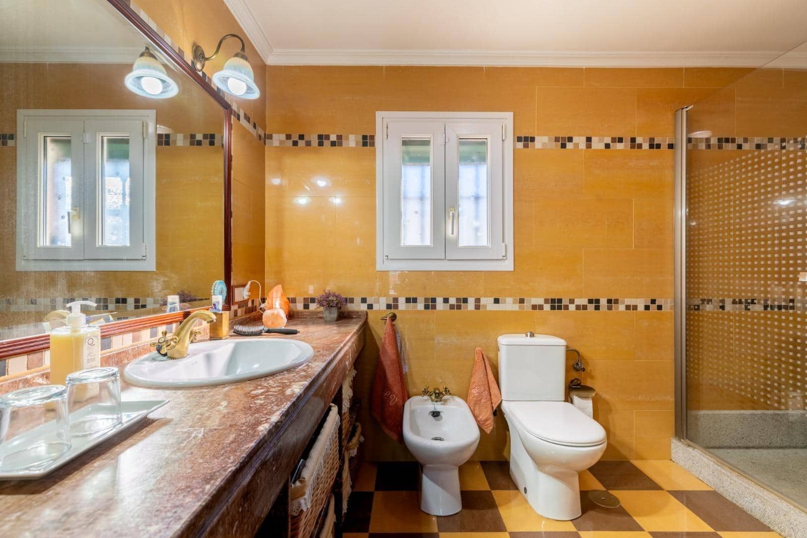 4 sovrum Villa till salu i Sanlucar la Mayor med pool - 650 000 € (Ref: 9903929)