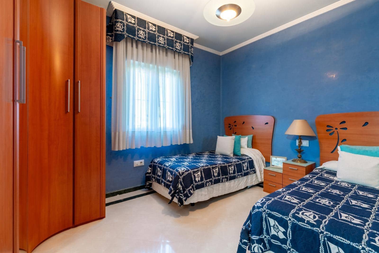 4 sovrum Villa till salu i Sanlucar la Mayor med pool - 650 000 € (Ref: 9903929)