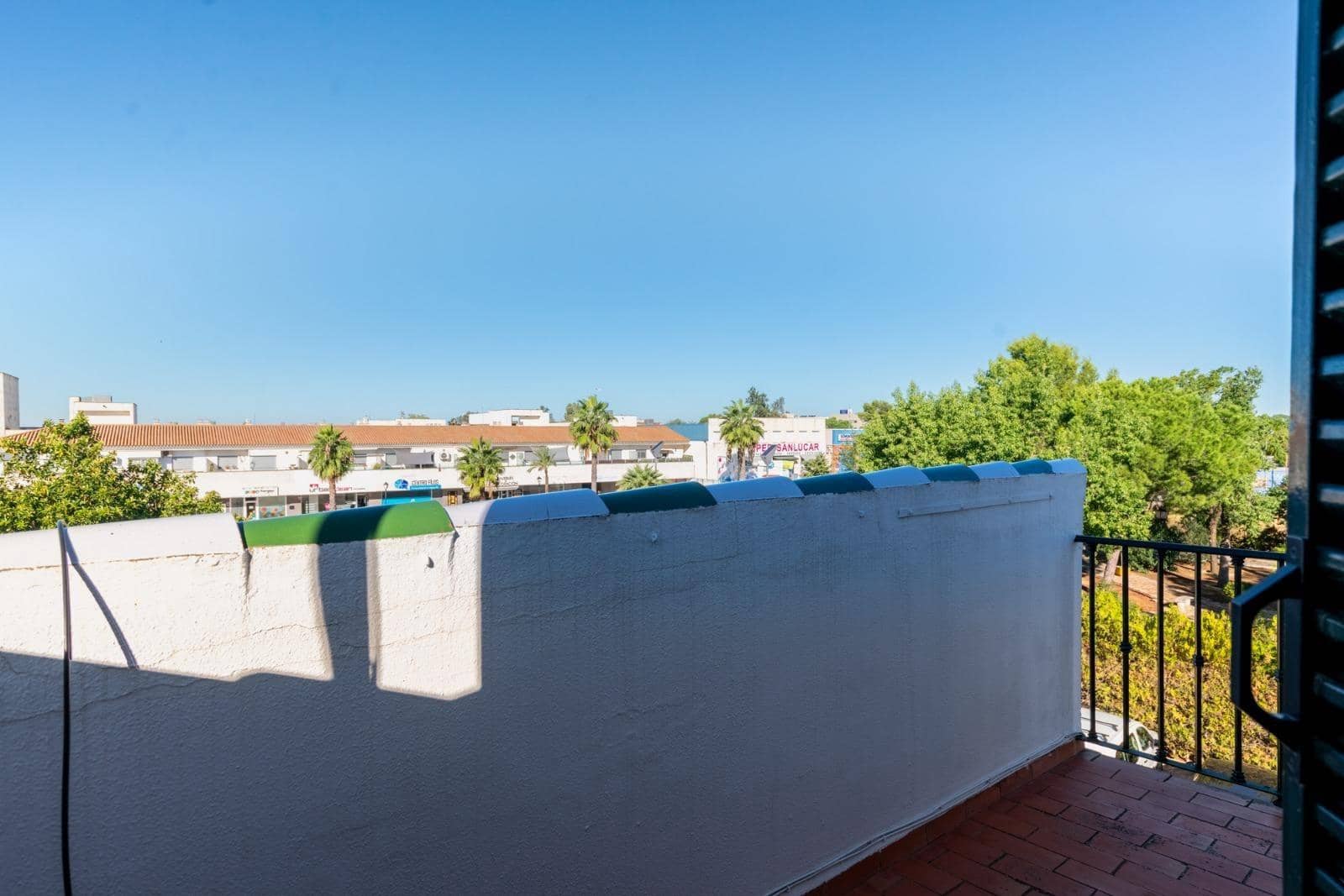 4 sovrum Villa till salu i Sanlucar la Mayor med pool - 650 000 € (Ref: 9903929)