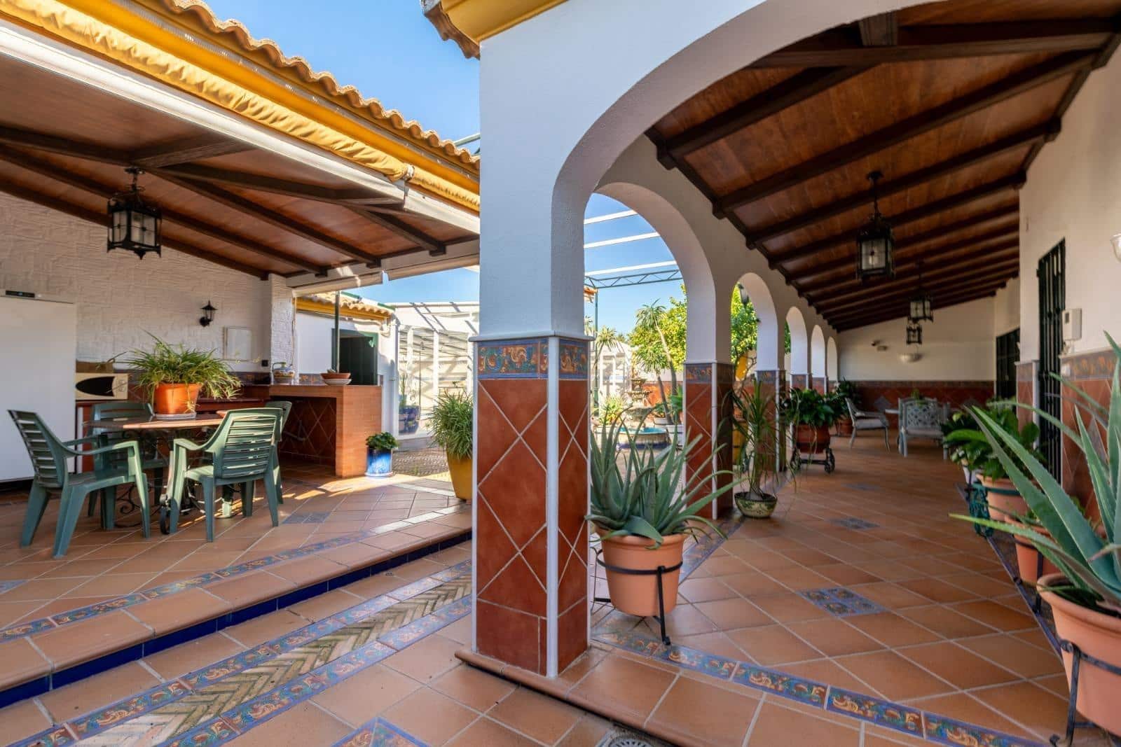 4 sovrum Villa till salu i Sanlucar la Mayor med pool - 650 000 € (Ref: 9903929)