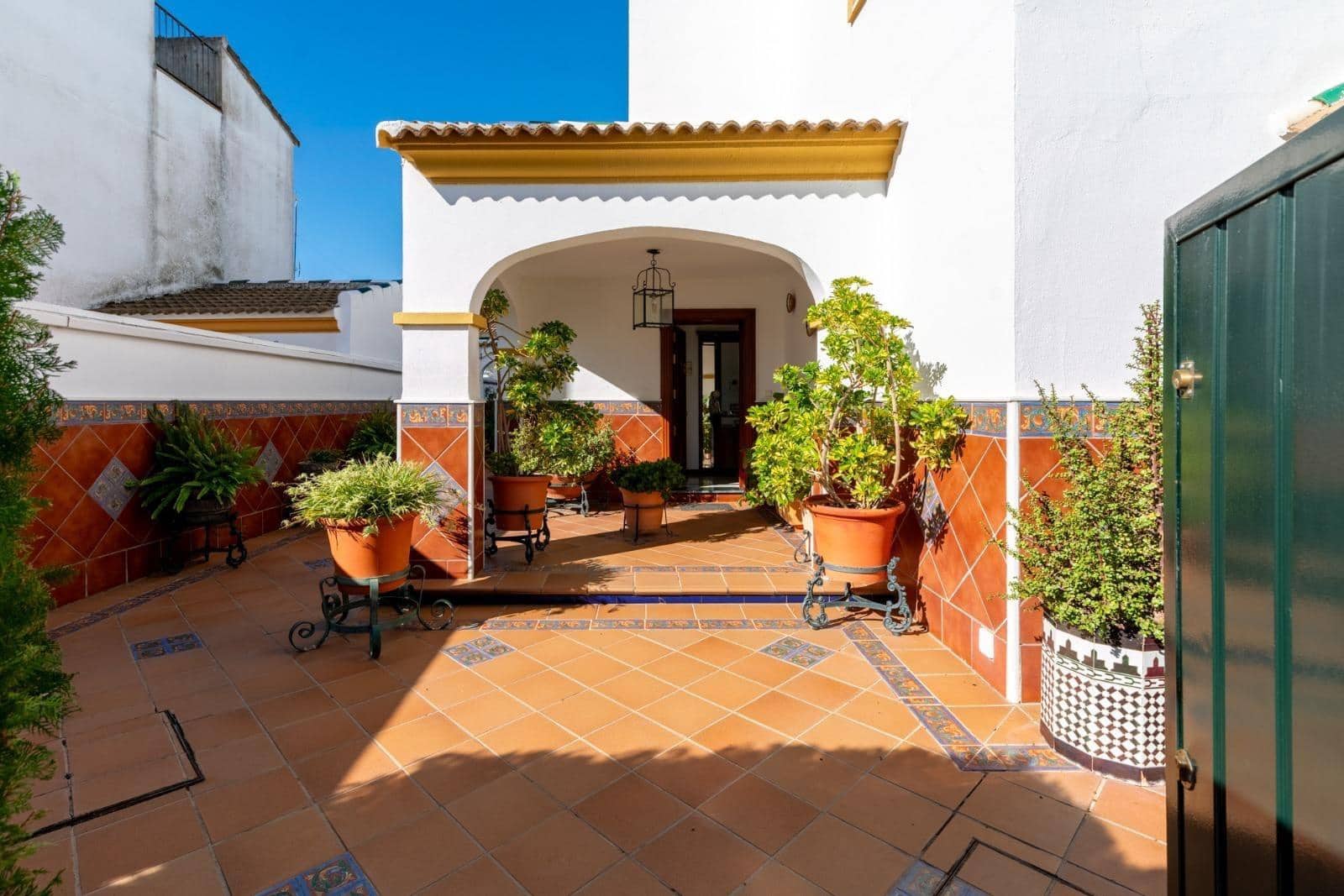 4 sovrum Villa till salu i Sanlucar la Mayor med pool - 650 000 € (Ref: 9903929)