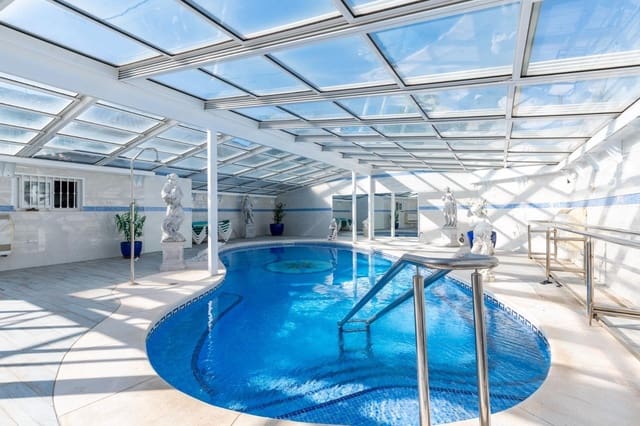4 sovrum Villa till salu i Sanlúcar la Mayor med pool - 650 000 € (Ref: 9903929)