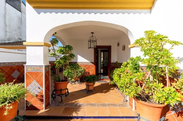 4 sovrum Villa till salu i Sanlúcar la Mayor med pool - 650 000 € (Ref: 9903929)