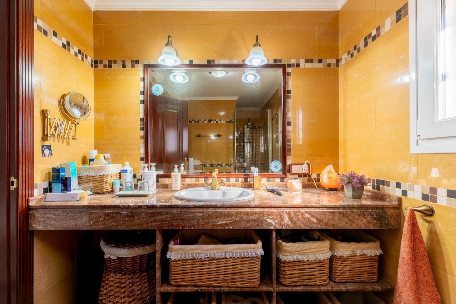 4 sovrum Villa till salu i Sanlucar la Mayor med pool - 650 000 € (Ref: 9903929)