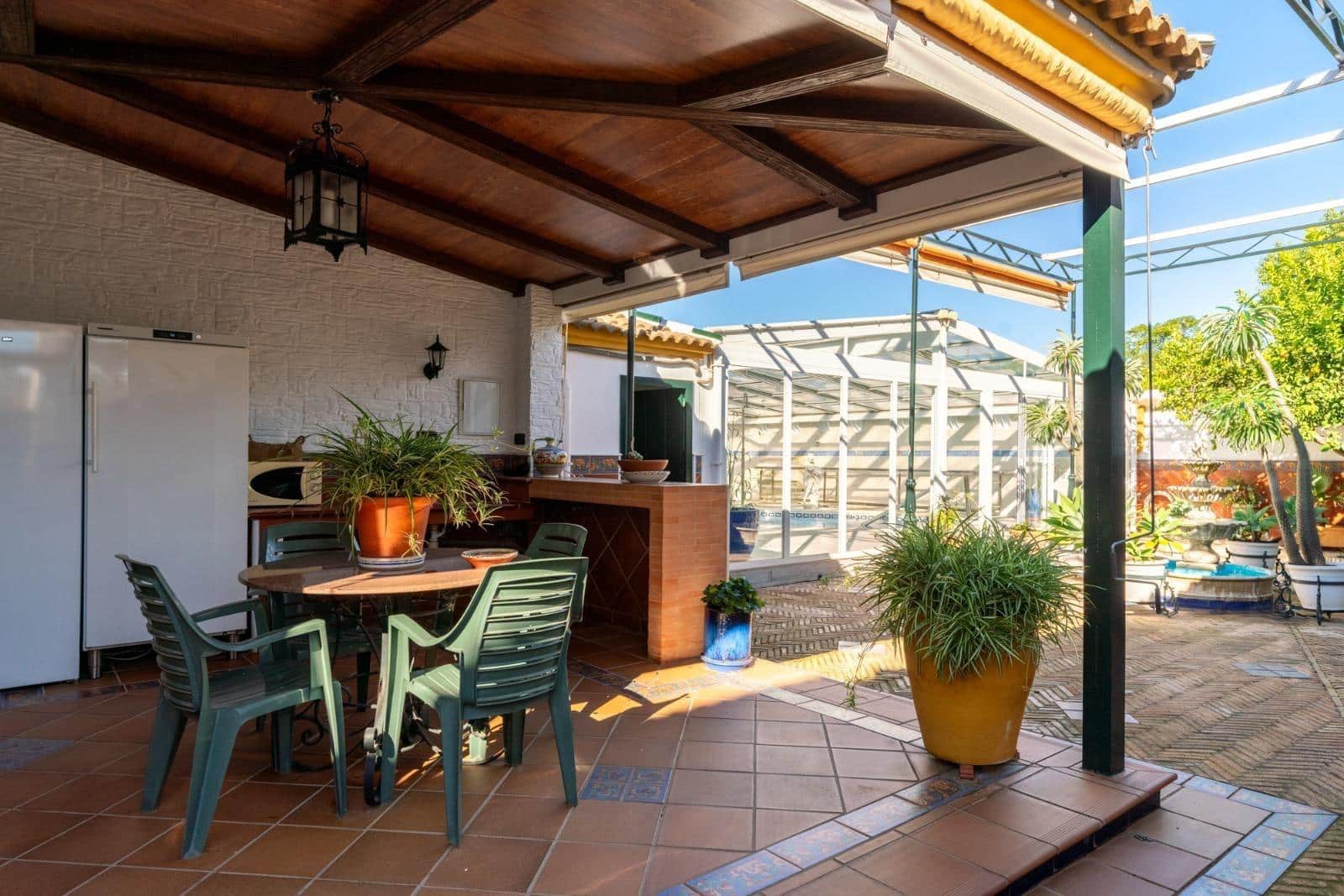 4 sovrum Villa till salu i Sanlucar la Mayor med pool - 650 000 € (Ref: 9903929)