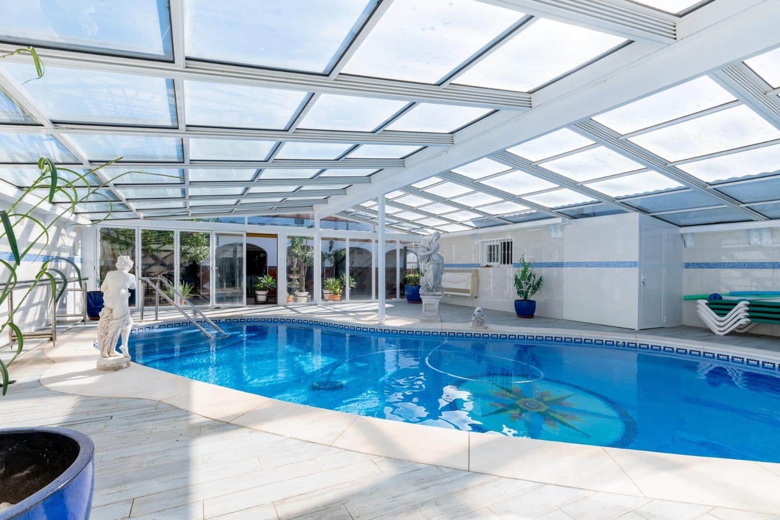 4 sovrum Villa till salu i Sanlucar la Mayor med pool - 650 000 € (Ref: 9903929)