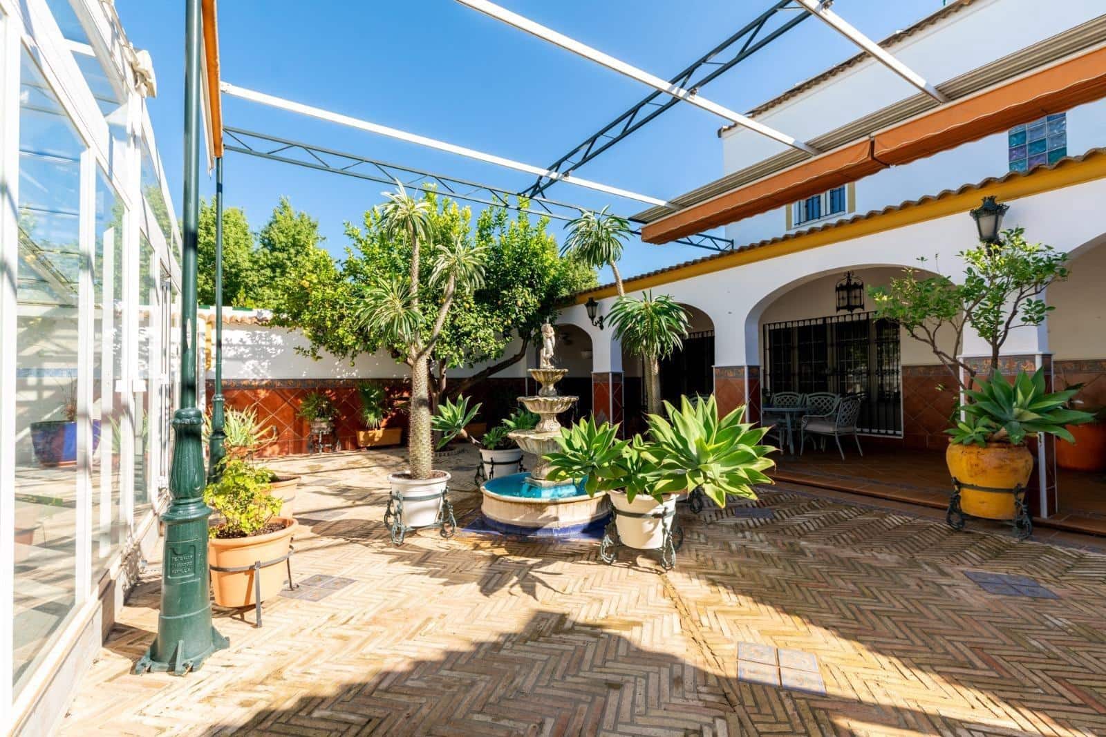 4 sovrum Villa till salu i Sanlucar la Mayor med pool - 650 000 € (Ref: 9903929)