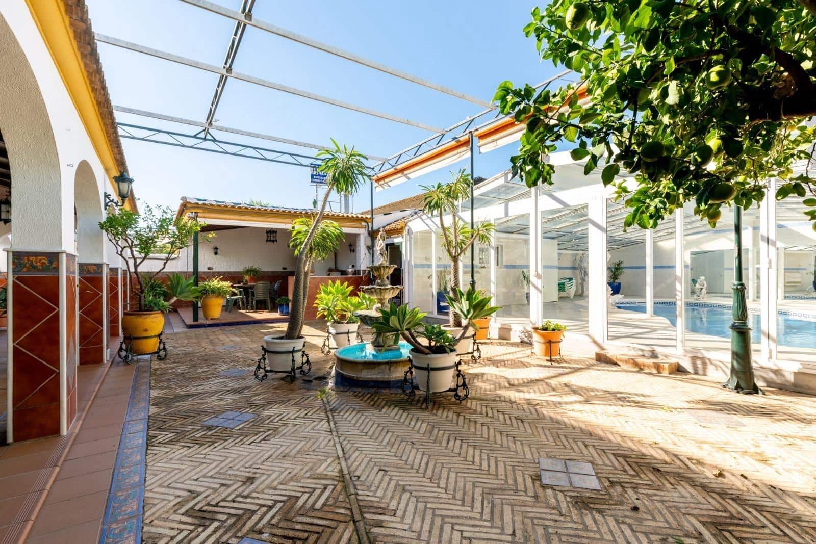 4 sovrum Villa till salu i Sanlucar la Mayor med pool - 650 000 € (Ref: 9903929)