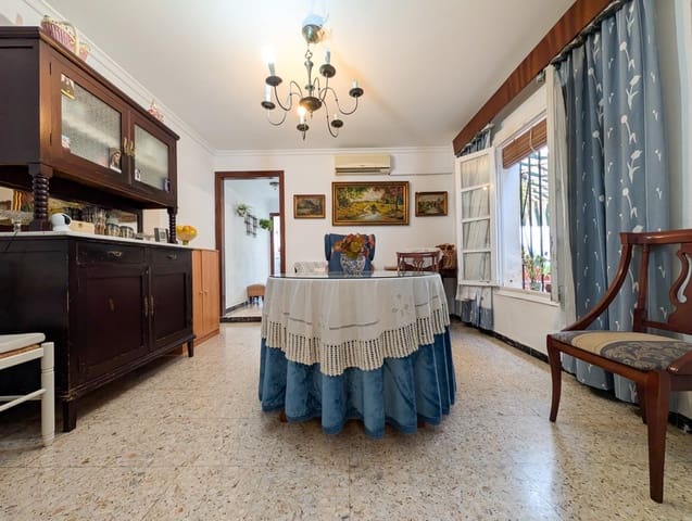 3 soveværelse Rækkehus til salg i Sanlúcar la Mayor - € 150.000 (Ref: 9915822)