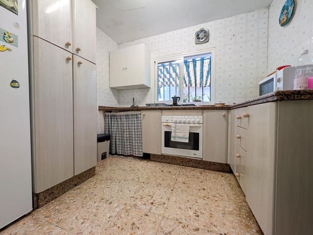 3 soveværelse Rækkehus til salg i Sanlúcar la Mayor - € 150.000 (Ref: 9915822)