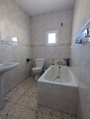 3 soveværelse Rækkehus til salg i Sanlúcar la Mayor - € 109.900 (Ref: 9920419)