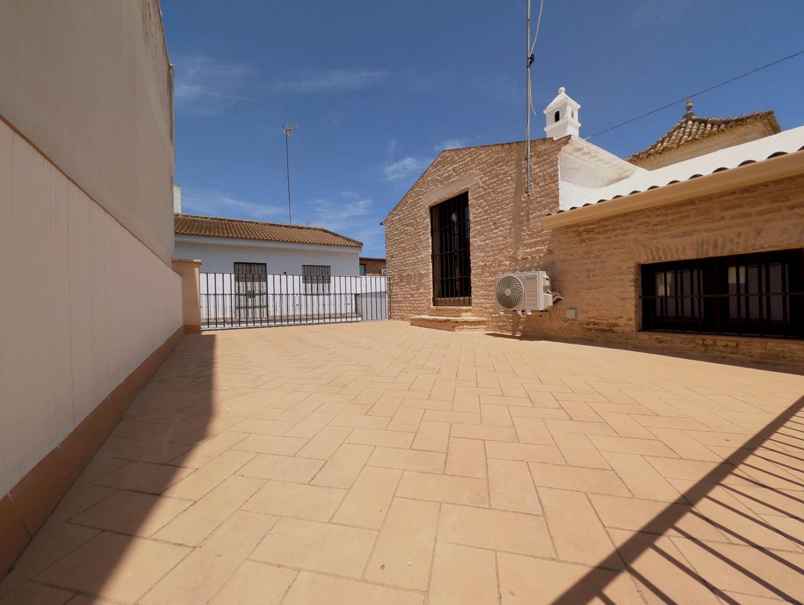 3 soveværelse Rækkehus til salg i Sanlucar la Mayor med garage - € 260.000 (Ref: 9922298)