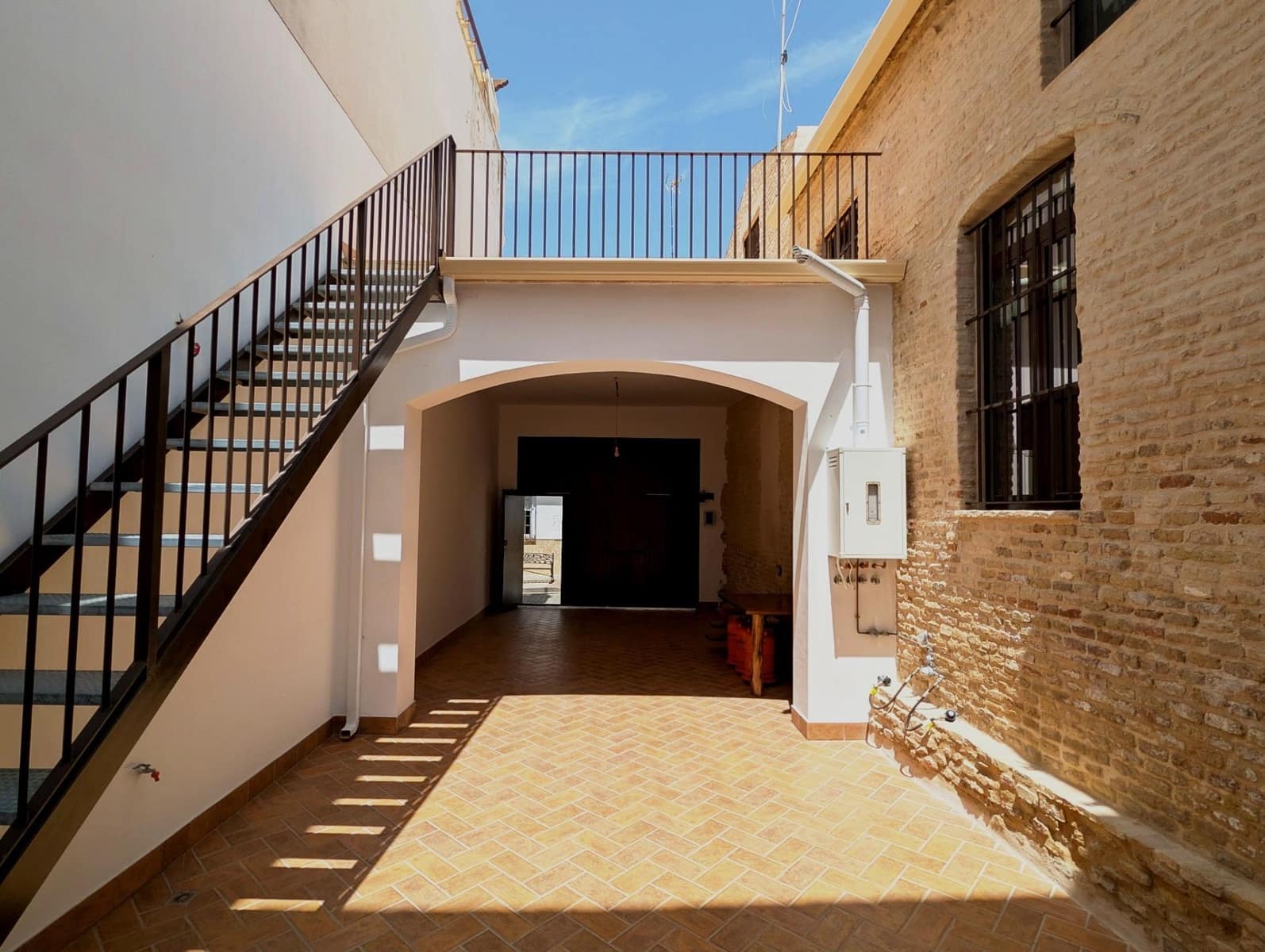 3 soveværelse Rækkehus til salg i Sanlucar la Mayor med garage - € 260.000 (Ref: 9922298)