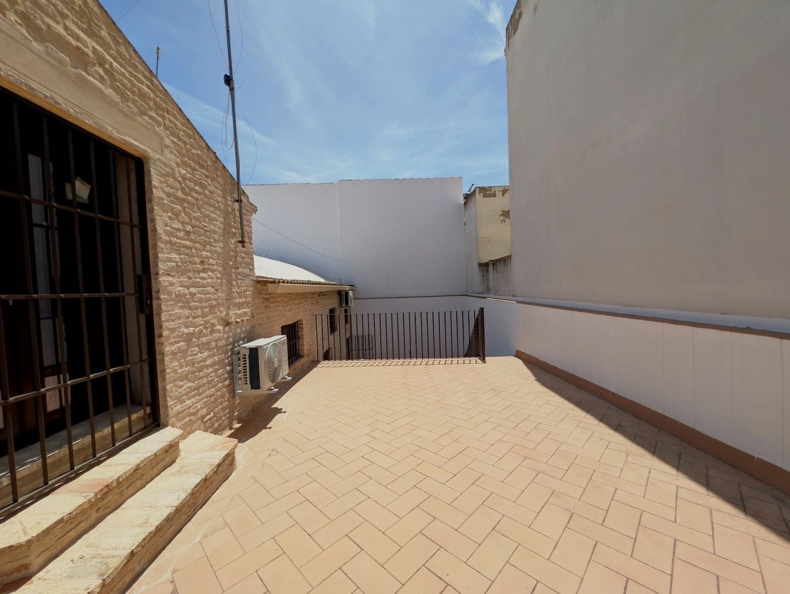 3 soveværelse Rækkehus til salg i Sanlucar la Mayor med garage - € 260.000 (Ref: 9922298)