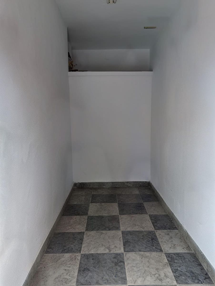 Commercial for sale in Sanlucar la Mayor - € 65,000 (Ref: 9929366)