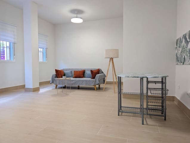 Kommersiell til salgs i Sanlúcar la Mayor - € 65 000 (Ref: 9929366)