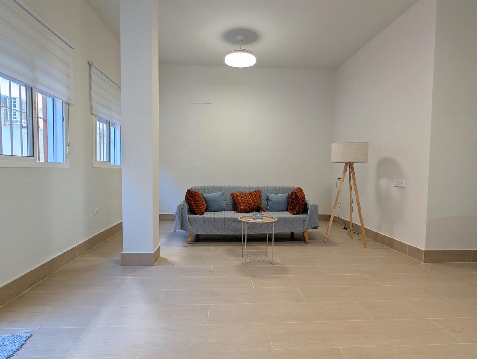 Commercial for sale in Sanlucar la Mayor - € 65,000 (Ref: 9929366)