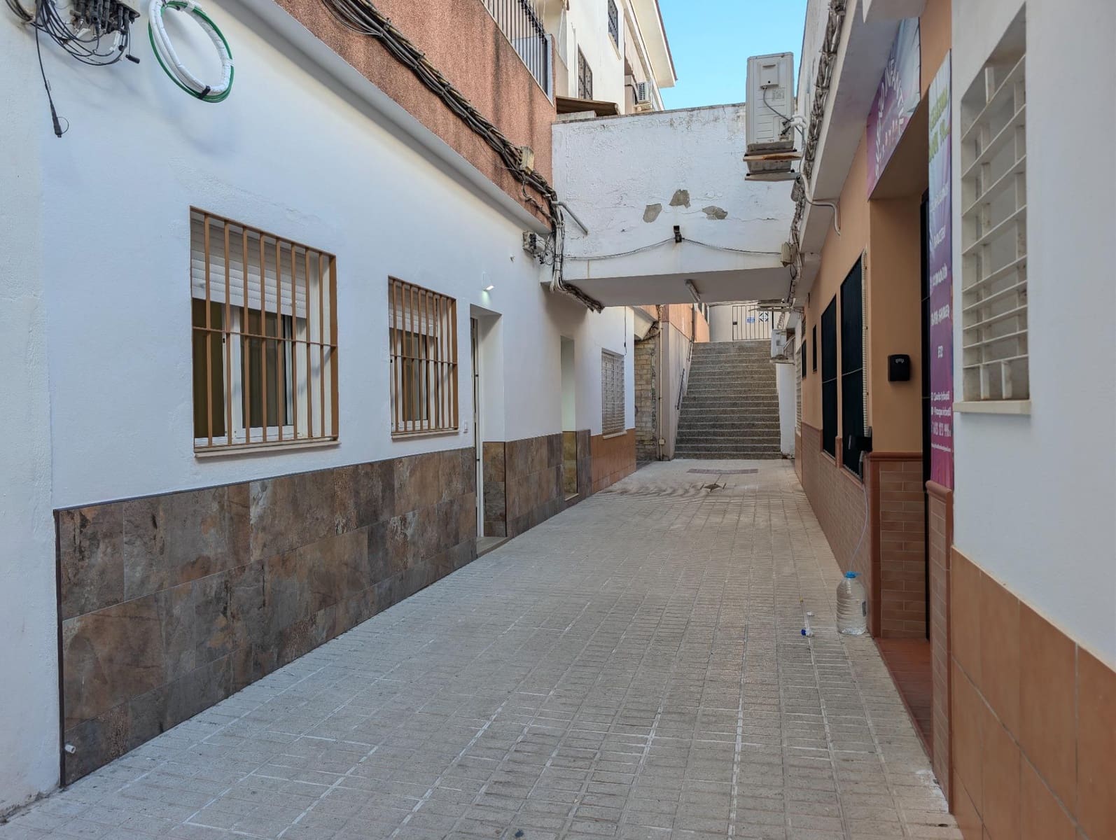Commercial for sale in Sanlucar la Mayor - € 65,000 (Ref: 9929366)