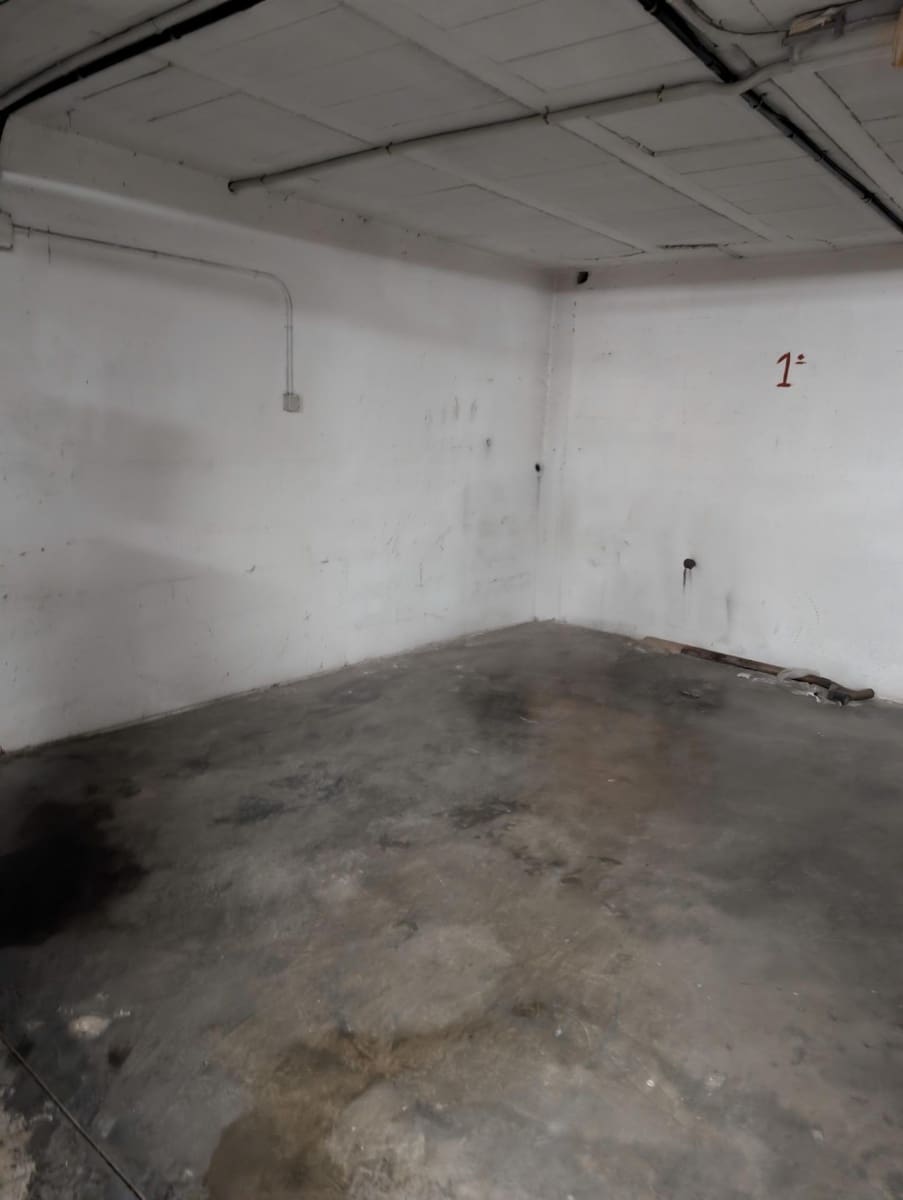 Garage for sale in Sanlucar la Mayor - € 6,900 (Ref: 9934196)
