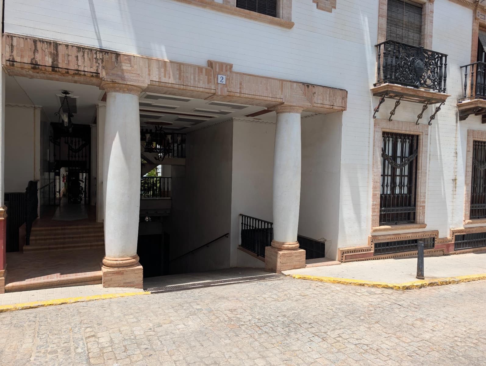 Garage for sale in Sanlucar la Mayor - € 6,900 (Ref: 9934196)