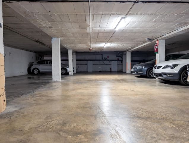 Garage for sale in Sanlúcar la Mayor - € 6,900 (Ref: 9934196)