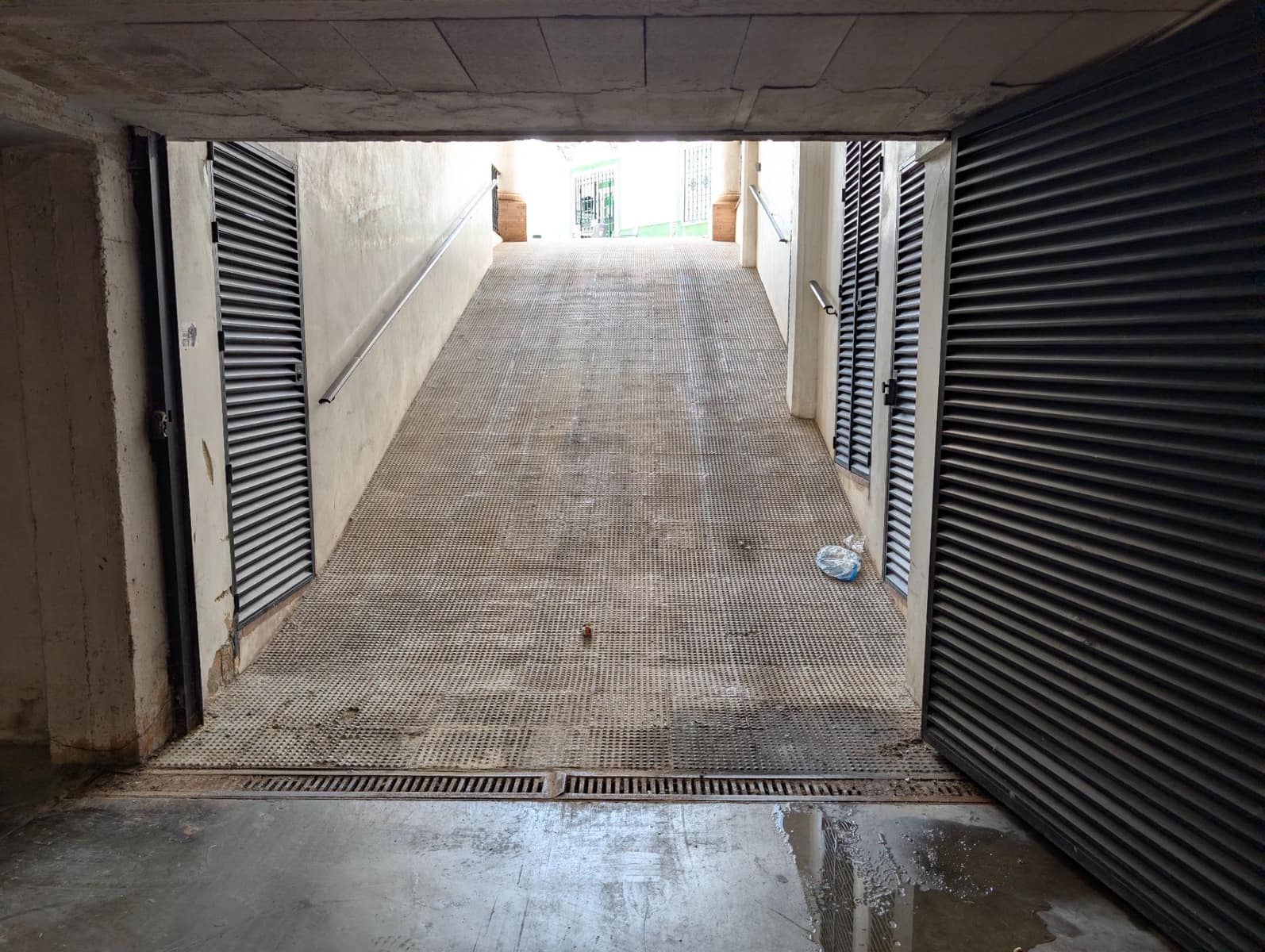 Garage for sale in Sanlucar la Mayor - € 6,900 (Ref: 9934196)