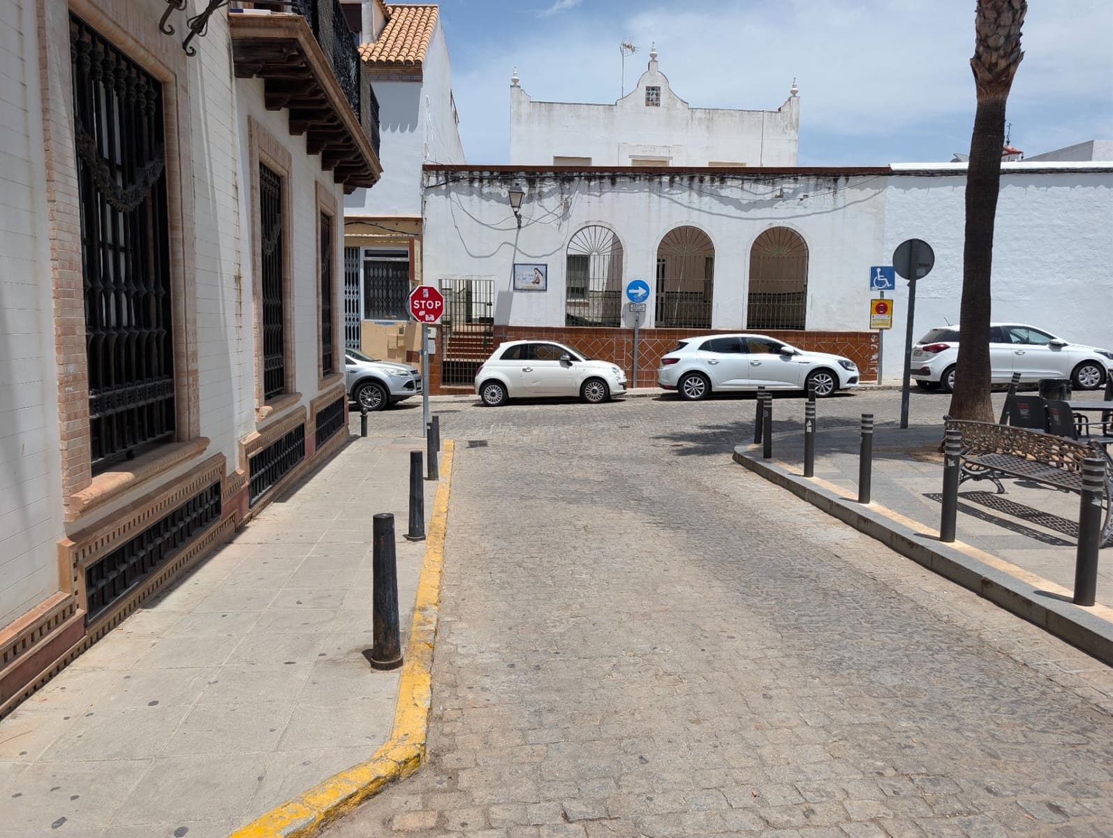 Garage for sale in Sanlucar la Mayor - € 6,900 (Ref: 9934196)
