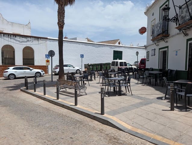 Garage for sale in Sanlúcar la Mayor - € 6,900 (Ref: 9934196)