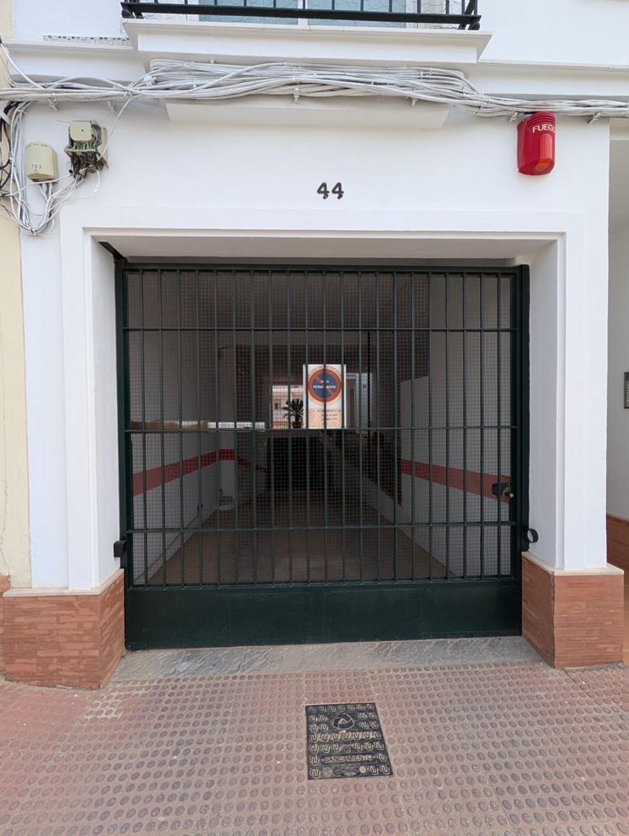 Studio te huur in Sanlucar la Mayor - € 550 (Ref: 9952612)