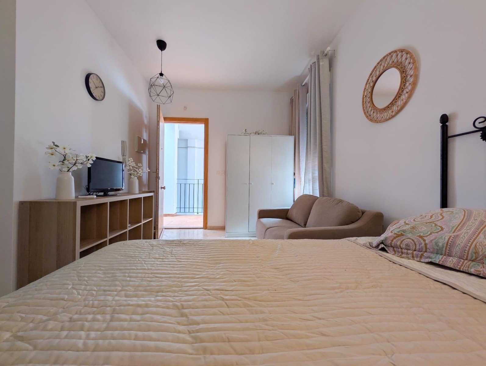 Studio te huur in Sanlucar la Mayor - € 550 (Ref: 9952612)