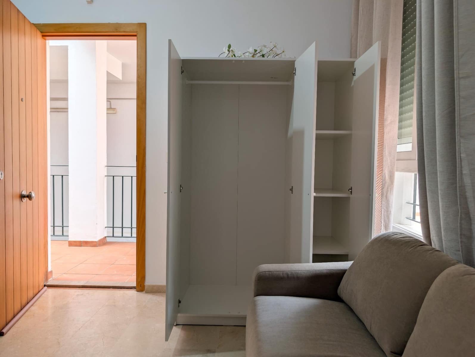 Studio te huur in Sanlucar la Mayor - € 550 (Ref: 9952612)